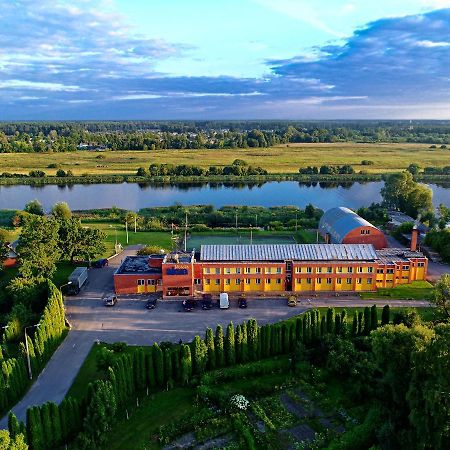 Riverside Motel Єлгава Екстер'єр фото