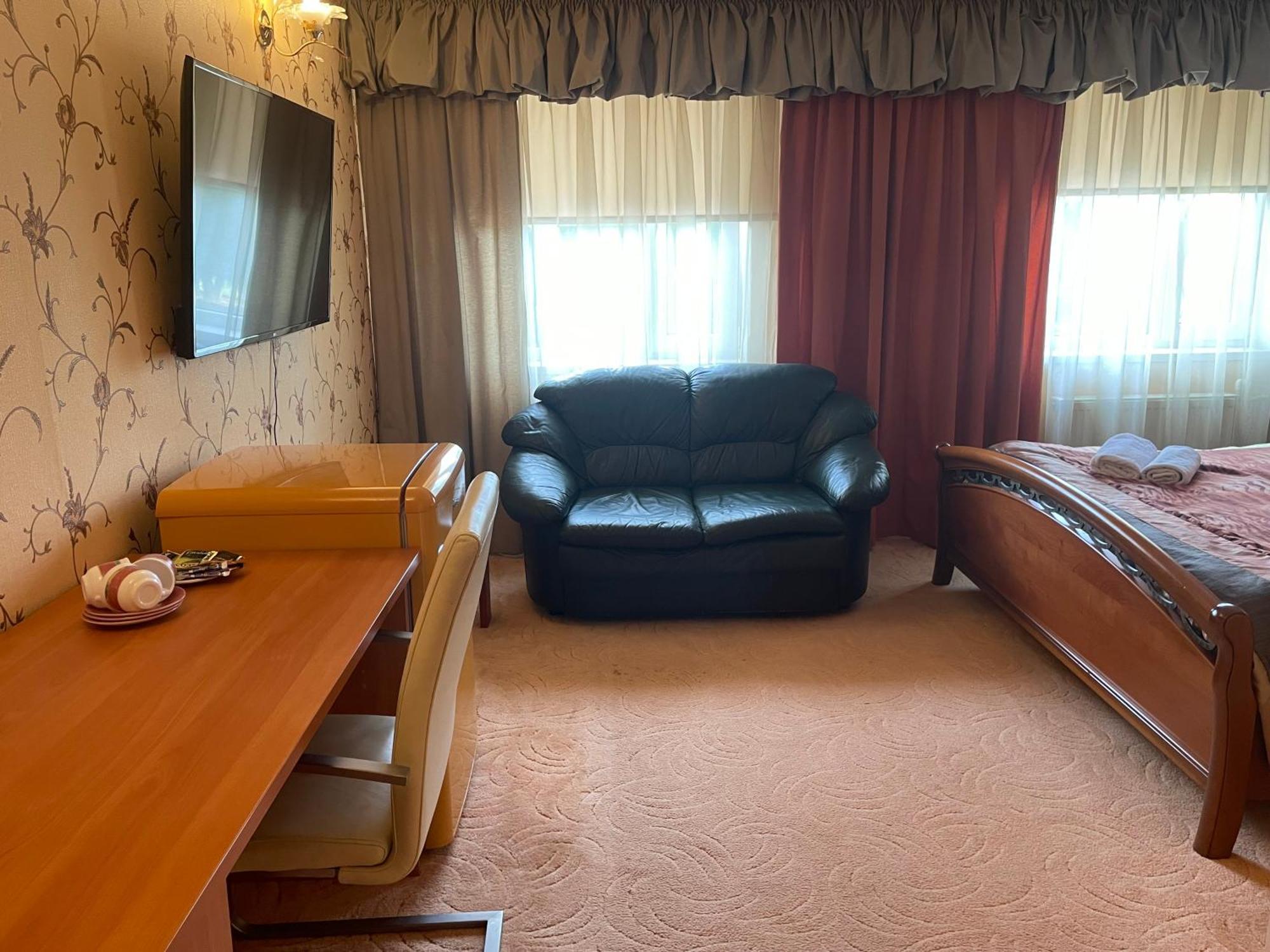 Riverside Motel Єлгава Екстер'єр фото